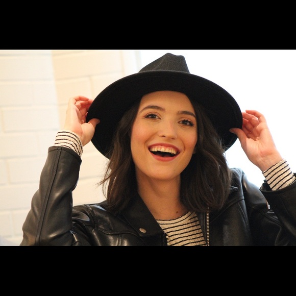 Meet your Posher, Stephanie - Picture 1 of 1